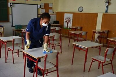 Trabajos de limpieza de colegios