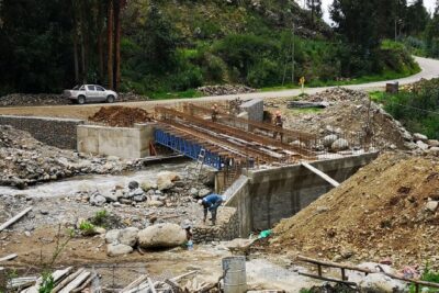 Trabajos para construcción de puentes
