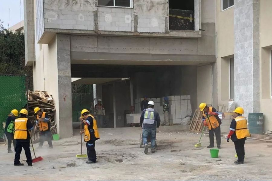 Trabajos para limpiar obras en construcción